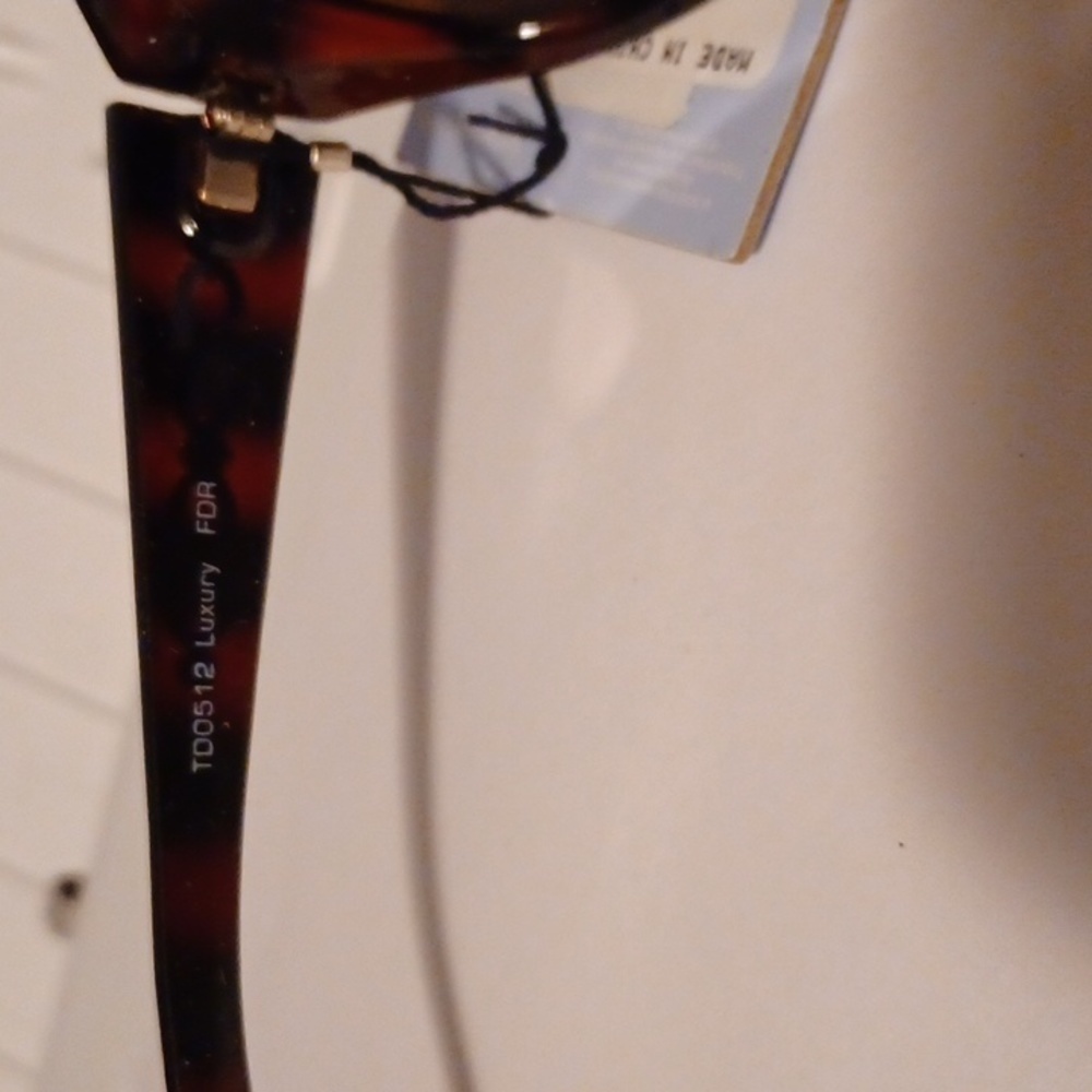 NWT - Foster Grant Luxury Fashion Sunglasses Resort 457310-1 - Picture 6 of 6